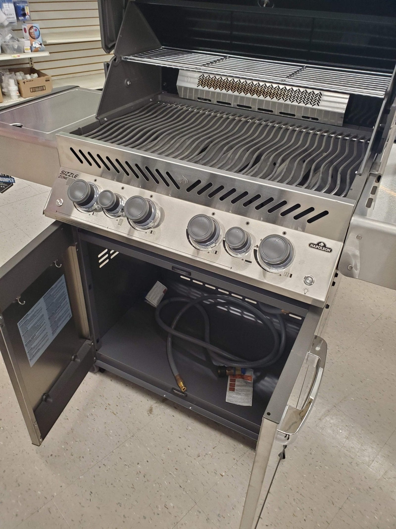 Outlet Napoleon Prestige 500 Propane Grill