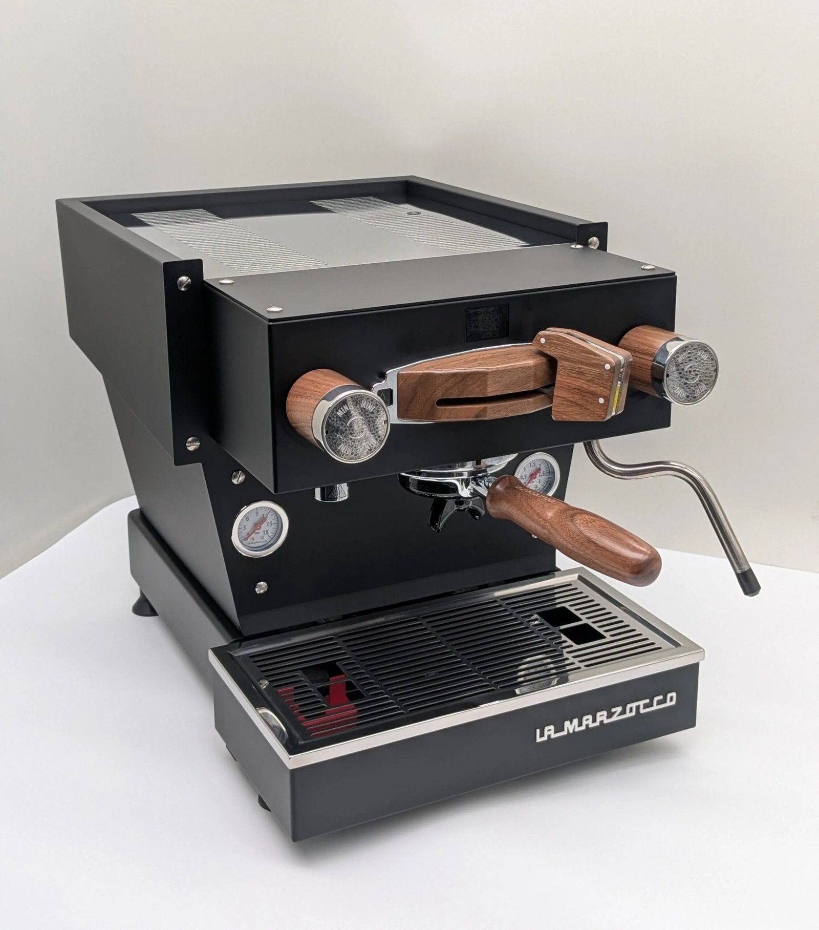 La Marzocco Linea Mini Espresso Machine – White / Walnut Accents - TryIlluminate