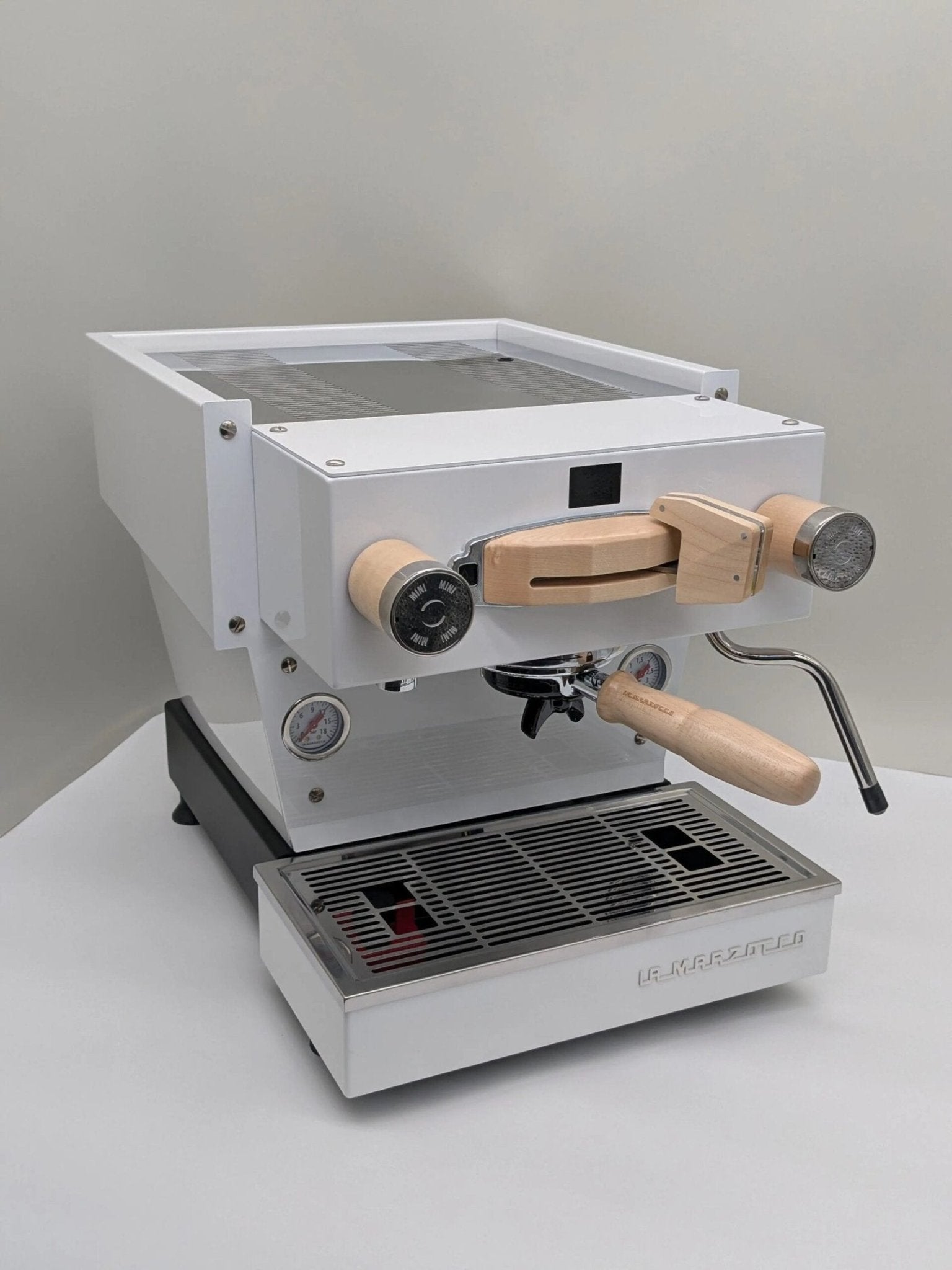 La Marzocco Linea Mini Espresso Machine – White / Walnut Accents - TryIlluminate