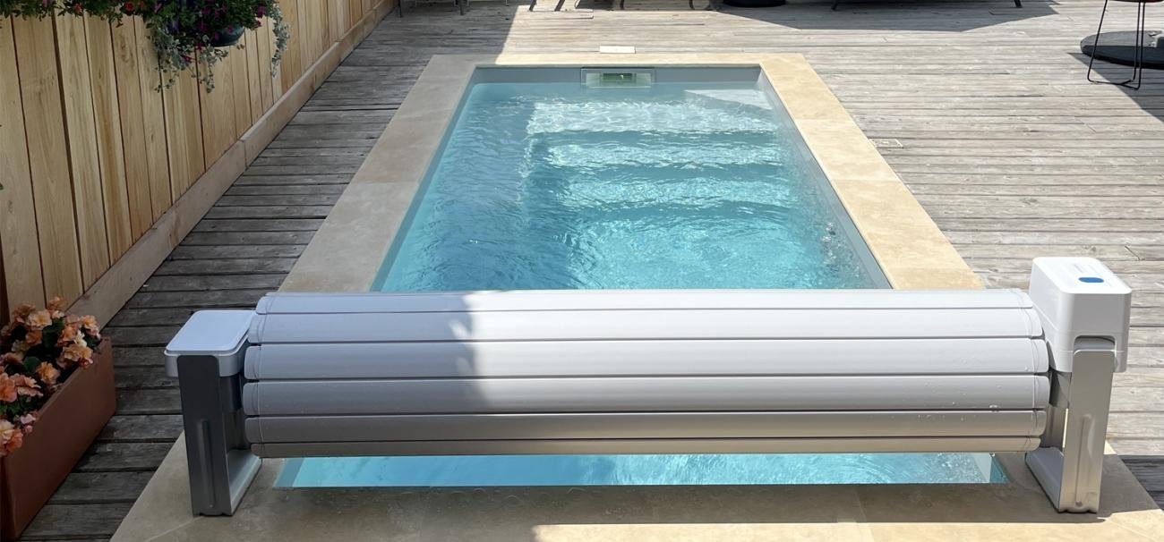 Volet piscine manuel motorisable APF Pool Swift et sa iBox 410 - TryIlluminate